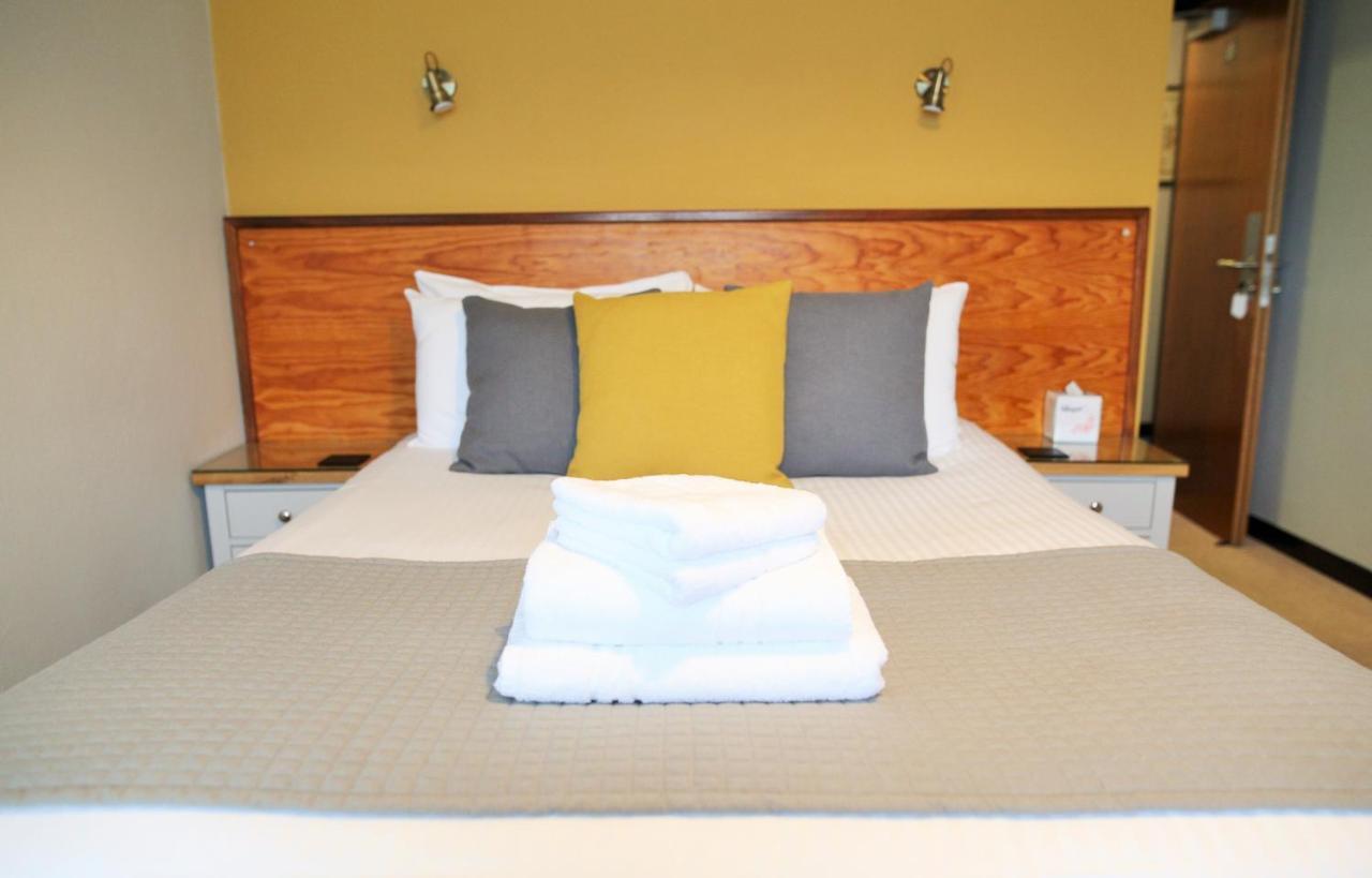Tricky'S Hotel Redruth Bagian luar foto